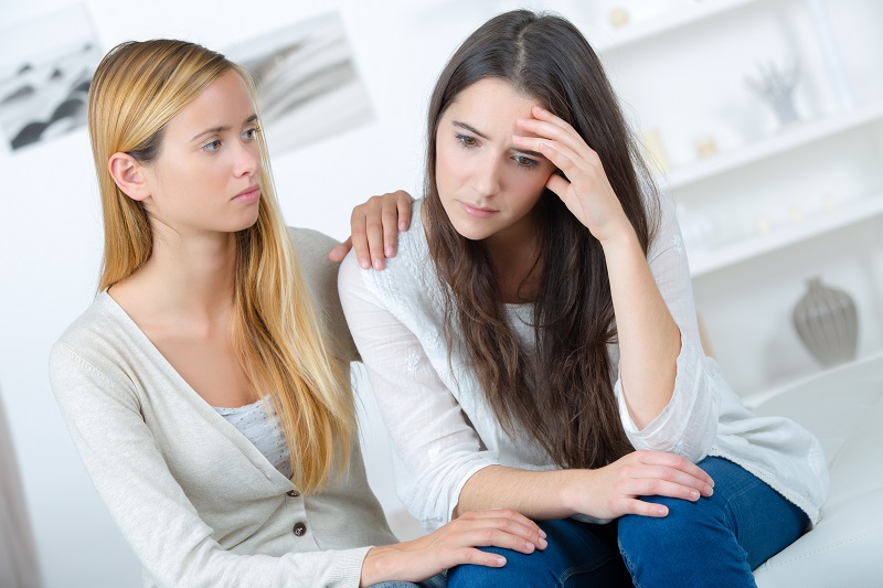 Warum eine schmerzende Person Lebensenergie + Wege nimmt, um die emotionale Gesundheit zu steigern Почему ноющий человек забирает жизненную энергию