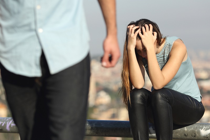 Warum eine schmerzende Person Lebensenergie + Wege nimmt, um die emotionale Gesundheit zu steigern Почему ноющий человек забирает жизненную энергию