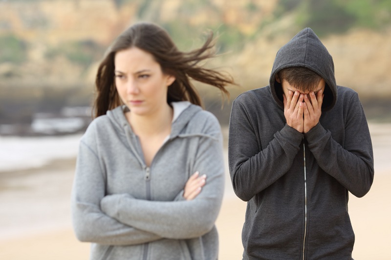 Warum eine schmerzende Person Lebensenergie + Wege nimmt, um die emotionale Gesundheit zu steigern Почему ноющий человек забирает жизненную энергию