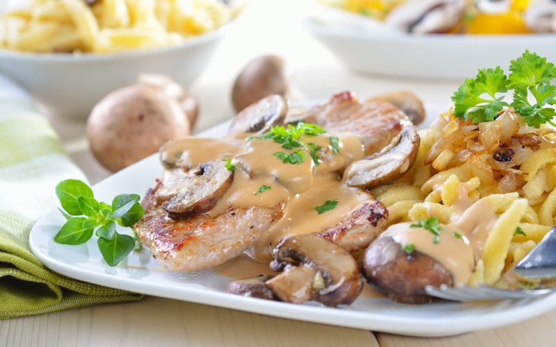 Kartoffeln mit Champignons in Sauerrahm - 10 beste Gerichte aus der Kartoffel Картофель с шампиньонами в сметане - Лучшие блюда из картошки