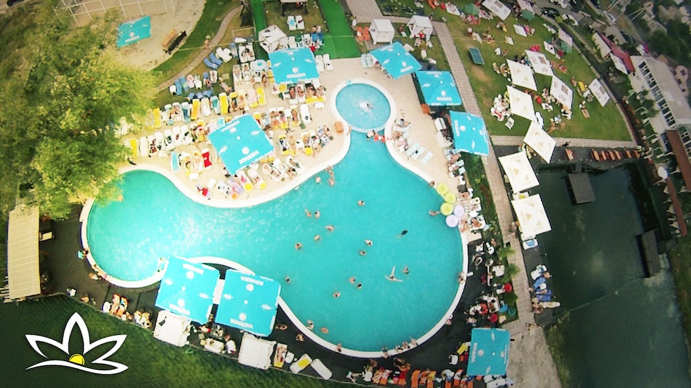 Biruza Beach Club - Strände mit einem Schwimmbad in Kiew Biruza Beach Club - Лучшие пляжи с бассейном в Киеве: куда поехать и сколько стоит
