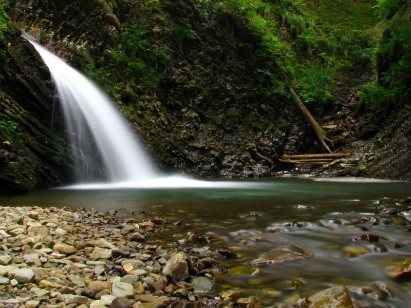 Chernitsky Falls, Grün - Alle Wasserfälle der Ukraine: 40+ Schöne Wasserfälle der Ukraine (Foto) Черницкий водопад, Зеленая - ТОП водопадов Украины