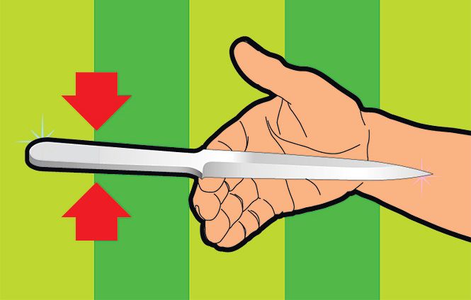 Wie man ein Messer wirft: einfache Geheimnisse, die dazu führen, dass die Klinge in das Ziel stößt Как метать нож