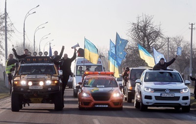 Активисты Автомайдана стращают Межигорье и ГАИ повестками
