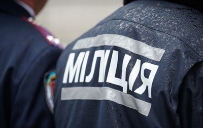 In Kiew, für Vorladungen Hand Polizisten und Pförtner gezeichnet В Киеве к раздаче повесток привлекли милиционеров и дворников