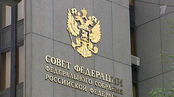Der Föderationsrat der Russischen Föderation vorgeschlagene Friedenstruppen im Südosten der Ukraine einführen В Совете Федерации РФ предложили ввести миротворческие войска на юго-восток Украины
