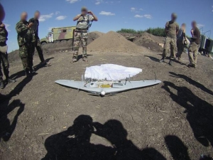 Ukrainische MG-Schütze abgeschossen eine russische Drohne: Jemand, der das Leben gerettet. Bildergeschichte