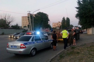 В Ростове-на-Дону жители задержали два БТР без номеров, которые ехали на фронт в Украину. PHOTO