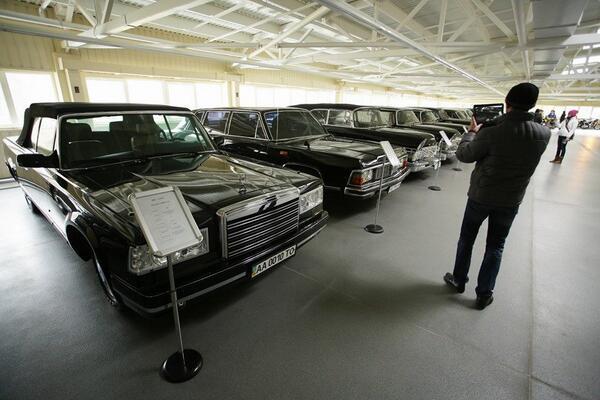 Роскошь Межигорья Януковича: яхты, элитные авто, портрет из золота, зоопарк и гольф поле. ФОТОрепортаж+ВИДЕО