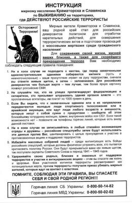 Über Kramatorsk slawische und verstreuten Broschüren mit Anleitungen für das Überleben in Bereichen, in denen russische Terroristen operieren
