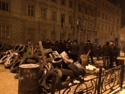 Lviv Regional State Administration Aktivisten stürmten und errichten Barrikaden. Fotobericht + VIDEO
