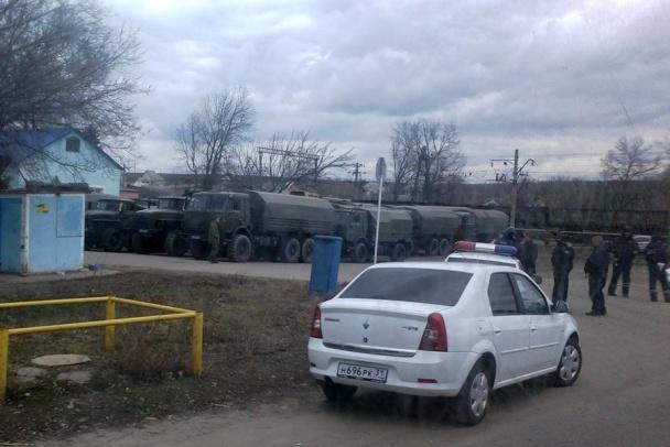 Russland in die Ukraine wurde auf drei Seiten umgeben. An der Grenze 100 Tausend Soldaten und 500 Panzer. MAP + FOTOS Россия окружила Украину с трех сторон. У границы 100 тысяч военных и более 500 танков. КАРТА+ФОТО