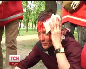 In Charkow, nach einem Kampf mit den acht ultras ins Krankenhaus: Separatisten angegriffen mit Stöcken, Steinen und Waffen. Fotobericht + VIDEO