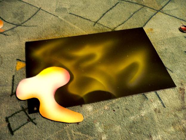 Airbrushen ihre eigenen Hände