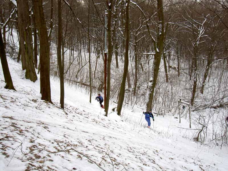 Wohin in Kiew Rodeln: einen Hügel in Ihrer Nähe wählen Где покататься на санках в Киеве: выбирай горку в своем районе