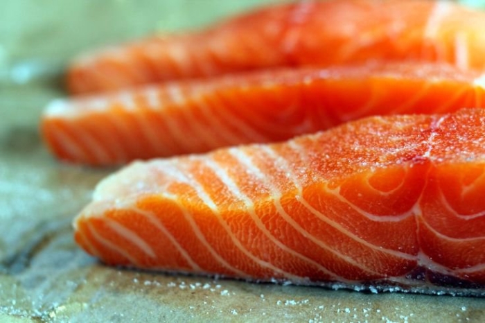 Fisch des Tages: Secrets Marinieren Makrele, Lachs und Forelle Рыбный день: секреты мариновки скумбрии, семги и форели