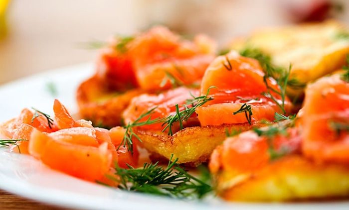 Fisch des Tages: Secrets Marinieren Makrele, Lachs und Forelle Рыбный день: секреты мариновки скумбрии, семги и форели